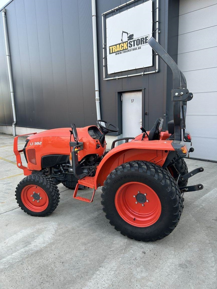 Kubota L1-382 (5278) - טרקטור עירוני: תמונה 2 Kubota L1-382 (5278) - טרקטור עירוני: תמונה 2