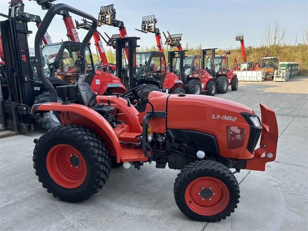 Kubota L1-382 (5278) - טרקטור עירוני: תמונה 4 Kubota L1-382 (5278) - טרקטור עירוני: תמונה 4
