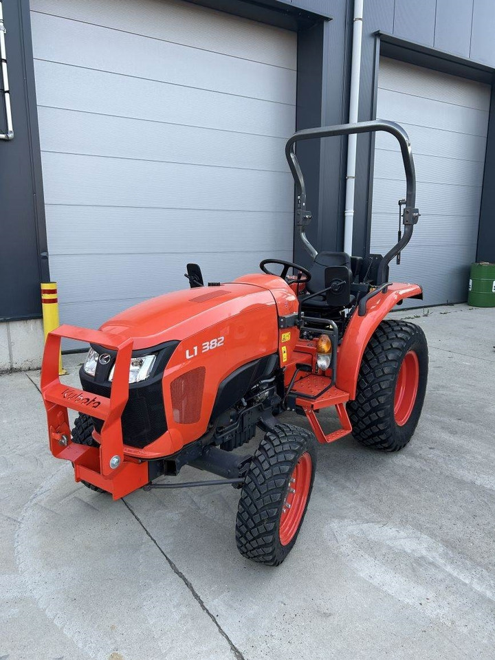 Kubota L1-382 (5278) - טרקטור עירוני: תמונה 3 Kubota L1-382 (5278) - טרקטור עירוני: תמונה 3