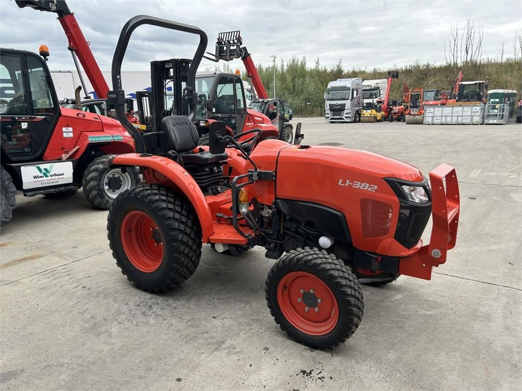 Kubota L1-382 (7325) - טרקטור עירוני: תמונה 2 Kubota L1-382 (7325) - טרקטור עירוני: תמונה 2