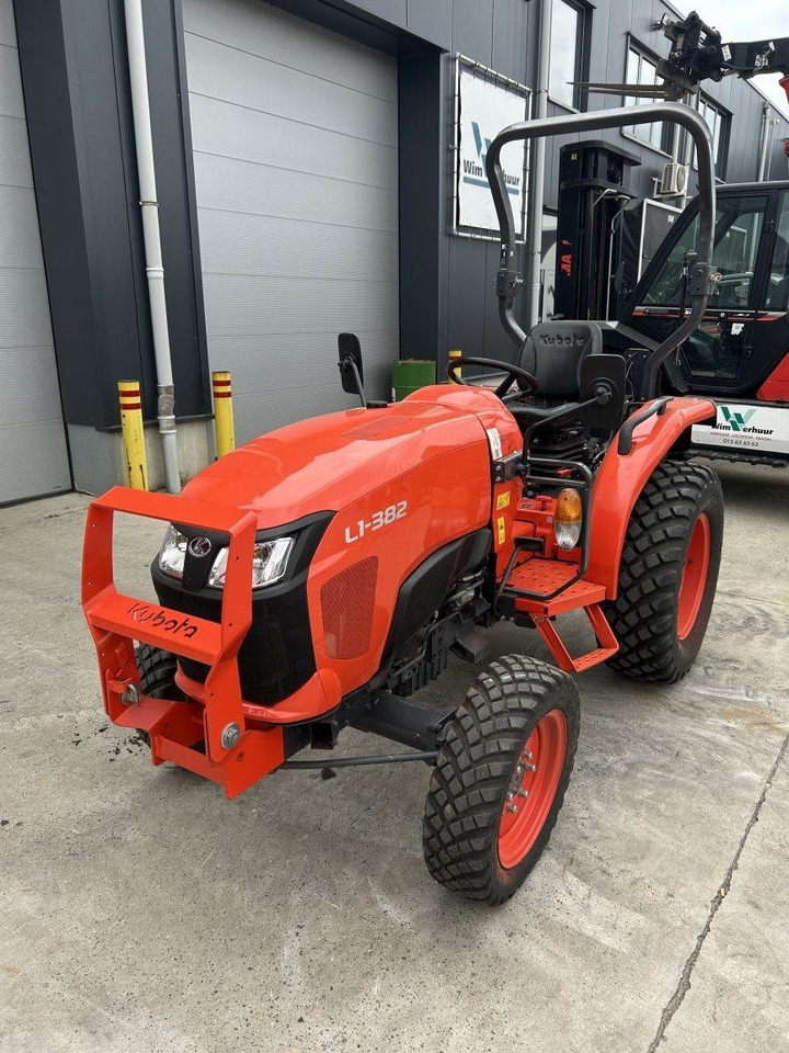 Kubota L1-382 (7325) - טרקטור עירוני: תמונה 5 Kubota L1-382 (7325) - טרקטור עירוני: תמונה 5