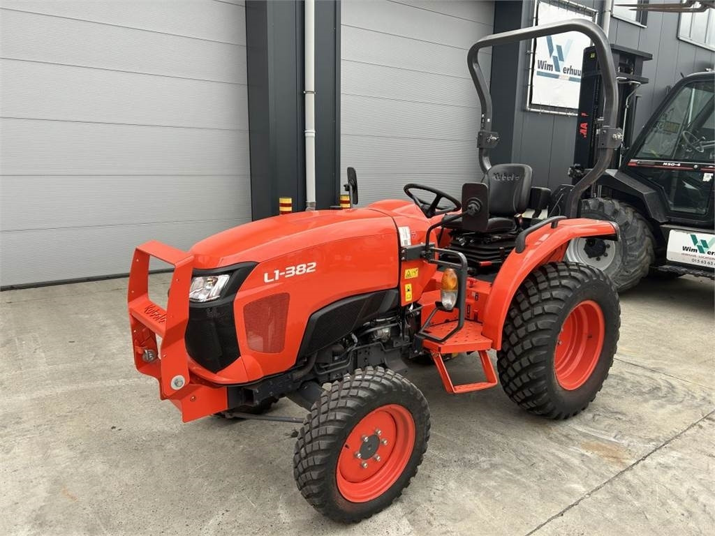 Kubota L1-382 (7325) - טרקטור עירוני: תמונה 1 Kubota L1-382 (7325) - טרקטור עירוני: תמונה 1