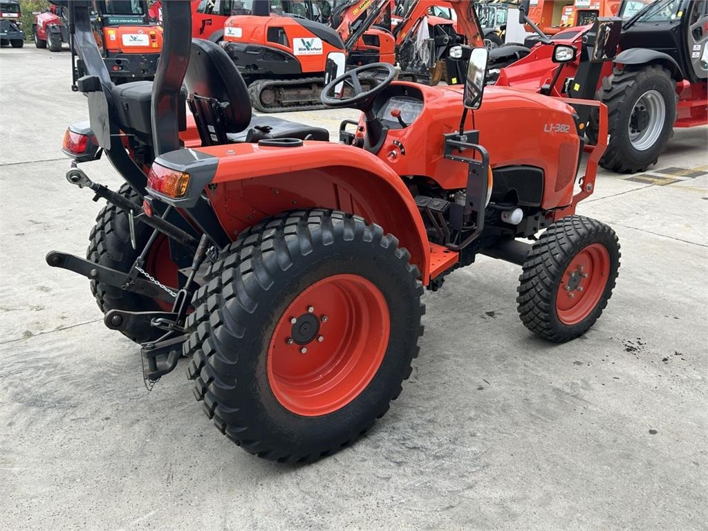 Kubota L1-382 (7325) - טרקטור עירוני: תמונה 4 Kubota L1-382 (7325) - טרקטור עירוני: תמונה 4