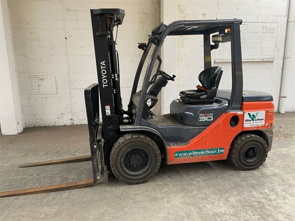 Toyota 52-8FDF30 (6317) - מלגזת סולר: תמונה 1 Toyota 52-8FDF30 (6317) - מלגזת סולר: תמונה 1