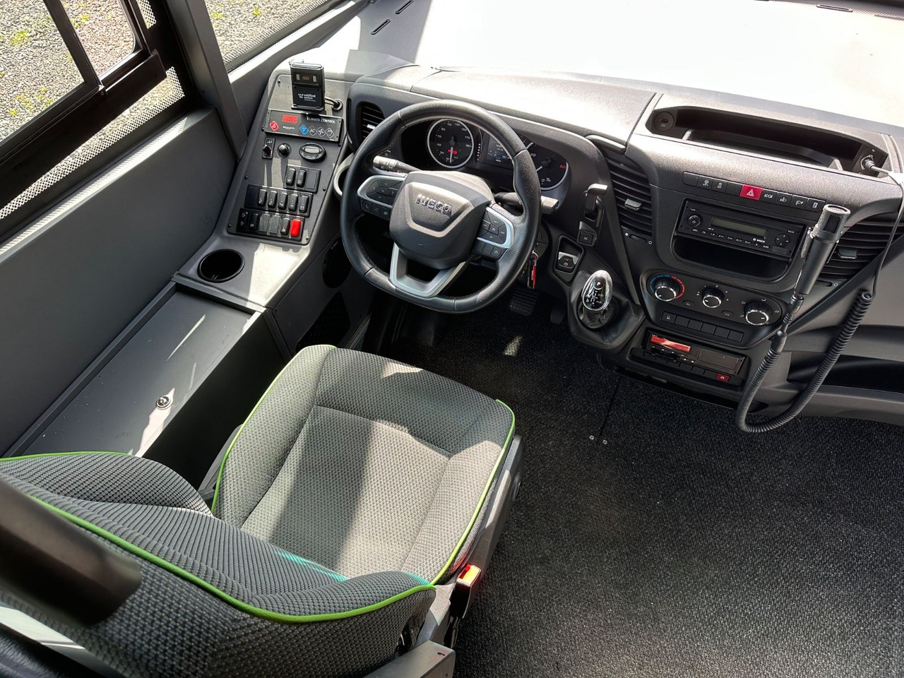 Iveco Rapido 70C18 (wenig Km*7.2t*33 Sitze) Rosero - מיניבוס, כלי רכב מסחרי לנוסעים: תמונה 3 Iveco Rapido 70C18 (wenig Km*7.2t*33 Sitze) Rosero - מיניבוס, כלי רכב מסחרי לנוסעים: תמונה 3