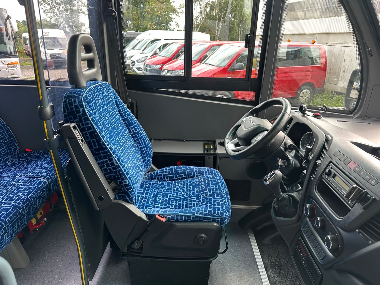 Iveco Rapido 70C18 (wenig Km*7.2t*33 Sitze) Rosero - מיניבוס, כלי רכב מסחרי לנוסעים: תמונה 4 Iveco Rapido 70C18 (wenig Km*7.2t*33 Sitze) Rosero - מיניבוס, כלי רכב מסחרי לנוסעים: תמונה 4