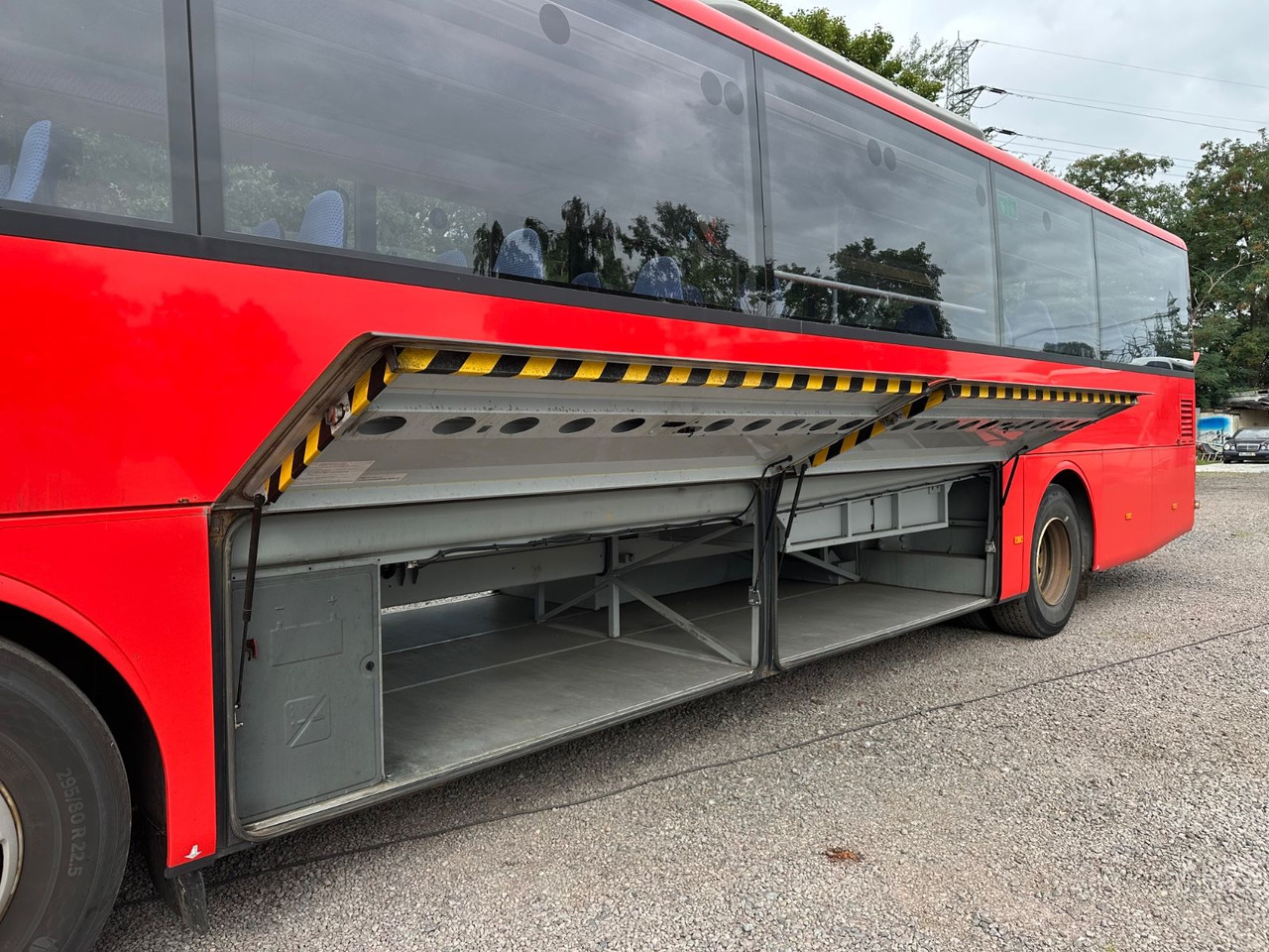Mercedes-Benz O550 Integro (56 Sitze*Klima*Schalt) - אוטובוס פרברים: תמונה 4 Mercedes-Benz O550 Integro (56 Sitze*Klima*Schalt) - אוטובוס פרברים: תמונה 4