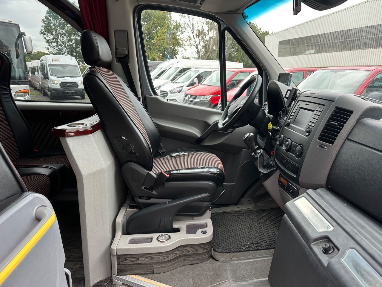 Mercedes-Benz Sprinter 516 CDi (DE*Klima*Reise) - מיניבוס, כלי רכב מסחרי לנוסעים: תמונה 5 Mercedes-Benz Sprinter 516 CDi (DE*Klima*Reise) - מיניבוס, כלי רכב מסחרי לנוסעים: תמונה 5