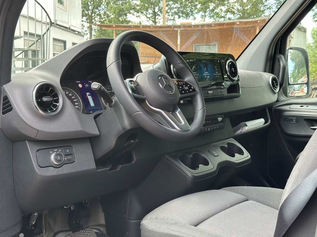 Mercedes-Benz Sprinter 519 CDi 4x4 H+L 360° Cam.*Navi*253.4 Km - מיניבוס, כלי רכב מסחרי לנוסעים: תמונה 4 Mercedes-Benz Sprinter 519 CDi 4x4 H+L 360° Cam.*Navi*253.4 Km - מיניבוס, כלי רכב מסחרי לנוסעים: תמונה 4