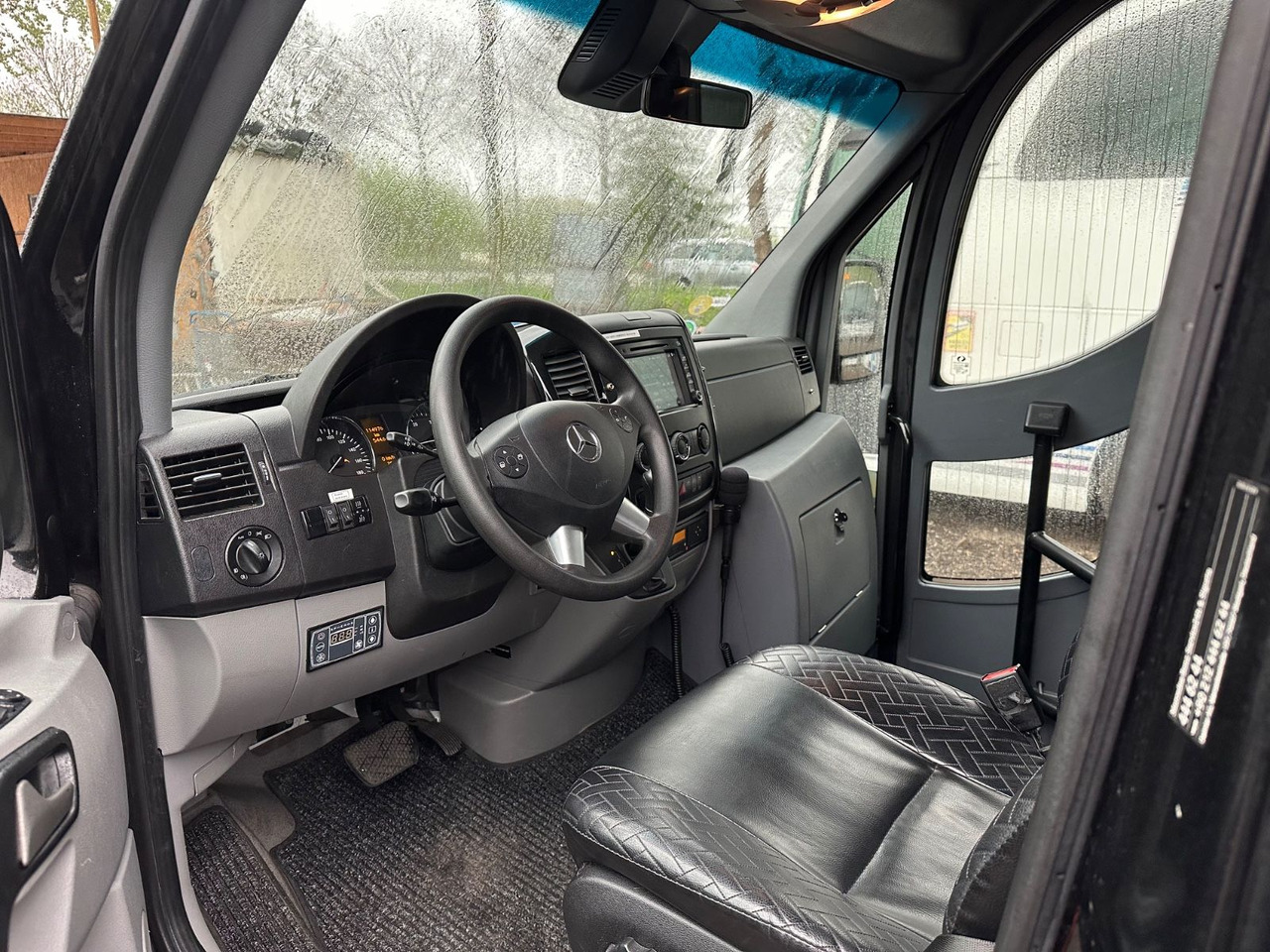Mercedes-Benz Sprinter 519 CDi (Euro 6*VIP*Reise*wenig Km) - מיניבוס, כלי רכב מסחרי לנוסעים: תמונה 4 Mercedes-Benz Sprinter 519 CDi (Euro 6*VIP*Reise*wenig Km) - מיניבוס, כלי רכב מסחרי לנוסעים: תמונה 4