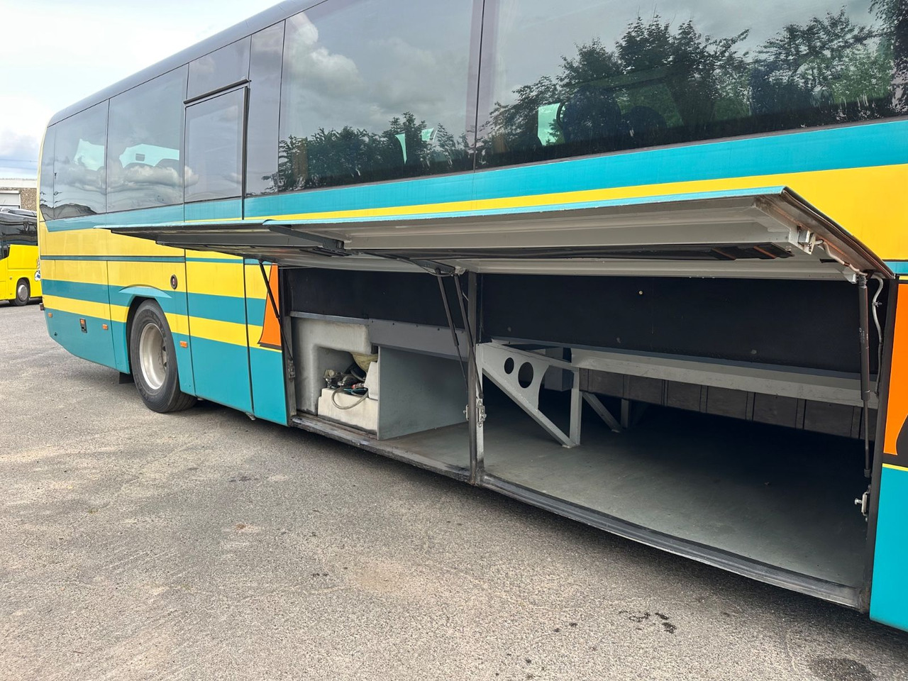 Neoplan P25 Trendliner 3516ÜC Klimaanlage*WC*57 Sitze Neoplan P25 Trendliner 3516ÜC Klimaanlage*WC*57 Sitze - אוטובוס בין עירוני: תמונה 5 Neoplan P25 Trendliner 3516ÜC Klimaanlage*WC*57 Sitze Neoplan P25 Trendliner 3516ÜC Klimaanlage*WC*57 Sitze - אוטובוס בין עירוני: תמונה 5