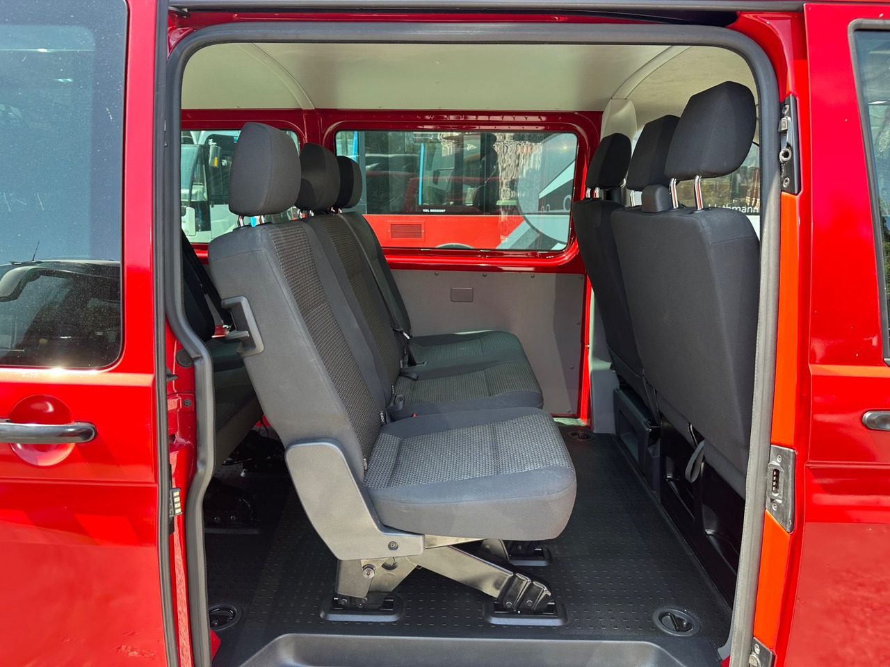 הַחכָּרָה Volkswagen T6 Kombi (PDC Hi*ACC*StandHz*9 Sitzer*AC) Volkswagen T6 Kombi (PDC Hi*ACC*StandHz*9 Sitzer*AC): תמונה 19 הַחכָּרָה Volkswagen T6 Kombi (PDC Hi*ACC*StandHz*9 Sitzer*AC) Volkswagen T6 Kombi (PDC Hi*ACC*StandHz*9 Sitzer*AC): תמונה 19