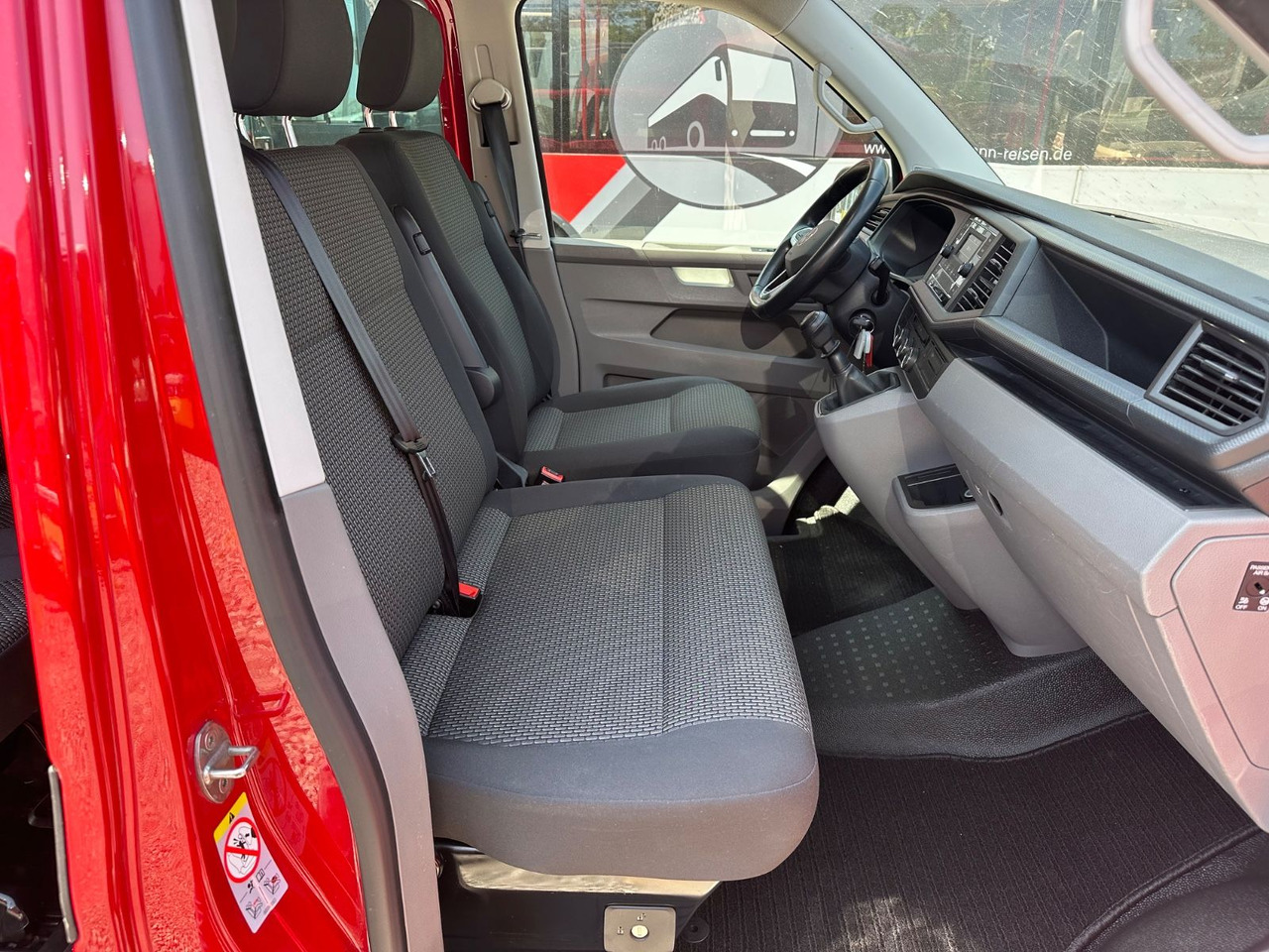 הַחכָּרָה Volkswagen T6 Kombi (PDC Hi*ACC*StandHz*9 Sitzer*AC) Volkswagen T6 Kombi (PDC Hi*ACC*StandHz*9 Sitzer*AC): תמונה 14 הַחכָּרָה Volkswagen T6 Kombi (PDC Hi*ACC*StandHz*9 Sitzer*AC) Volkswagen T6 Kombi (PDC Hi*ACC*StandHz*9 Sitzer*AC): תמונה 14